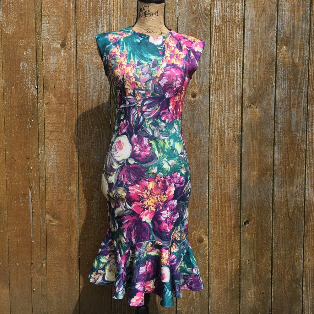 🌷NWT 🌷Spring Dress Floral Amy Childs Midi Flippy